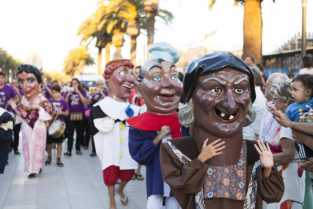Caprossos de Salou durante una cercavila en el paseo Jaume I.