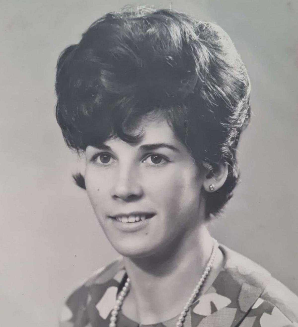 Antonia Adrián Palmero, en su fotografía de diplomada en Magisterio (1964).