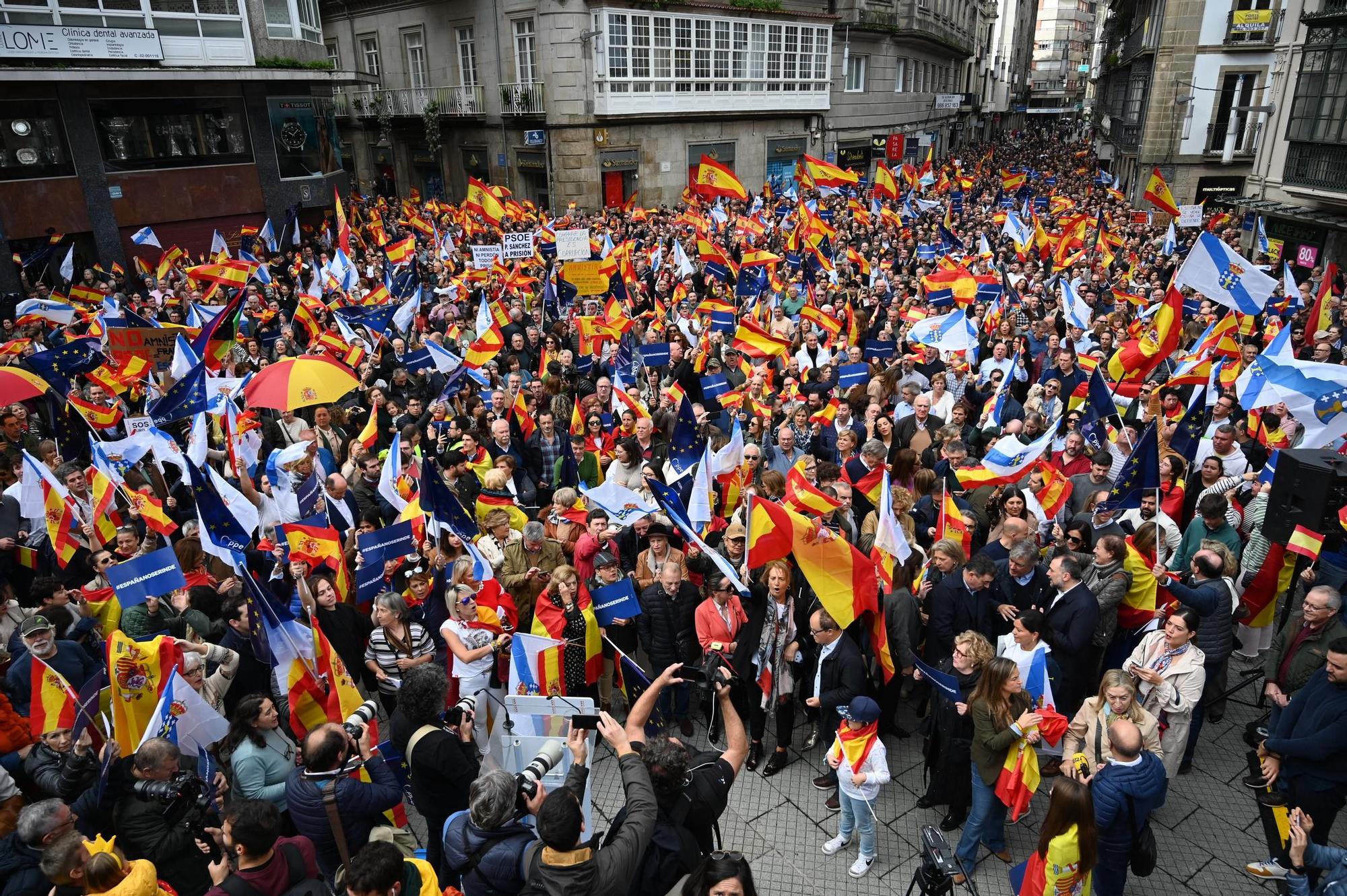 Contrarios a la amnistía se unen en una manifestación en Pontevedra