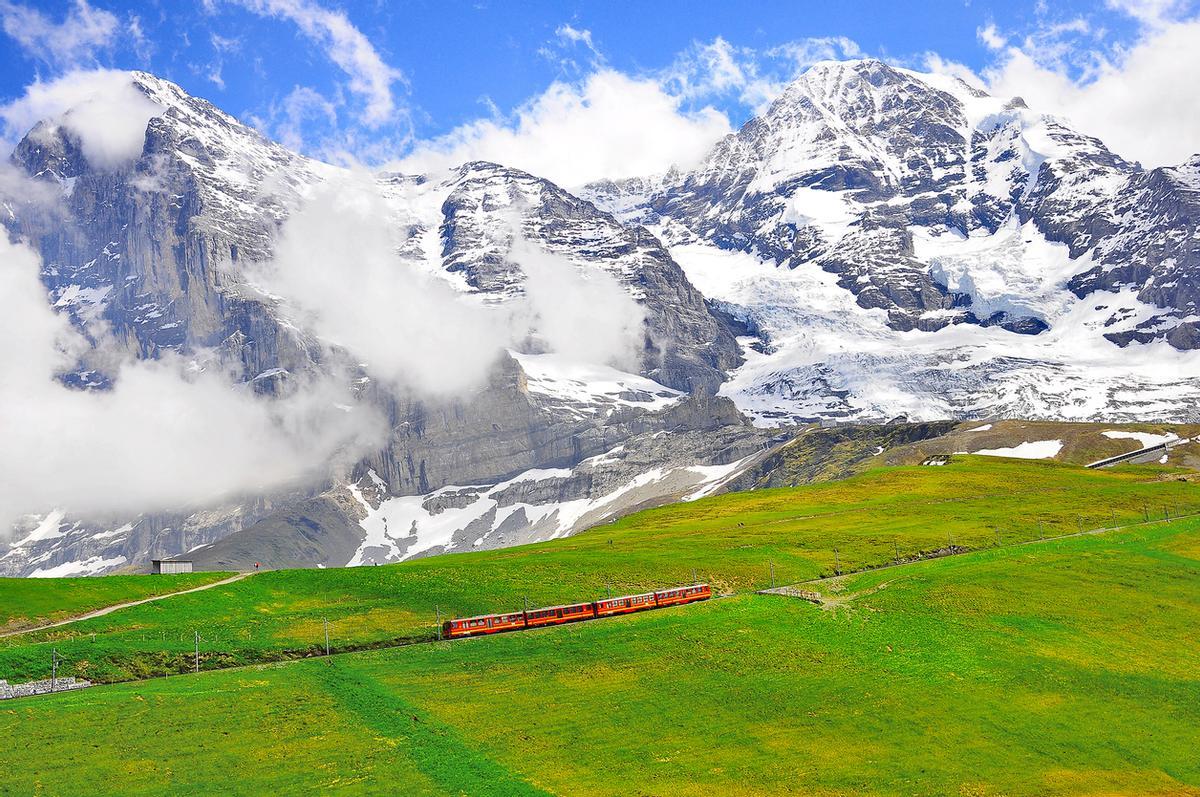 Las impresionantes vistas desde el tren de Jungfraujoch son una parada imperdible en un viaje a Suiza