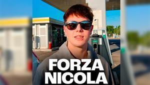 Imagen de los carteles de apoyo a Nicola, el joven agredido en el Parc del Fòrum