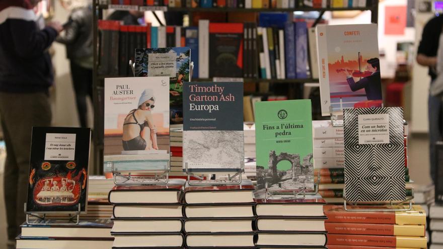 150 personalitats trien llibre: la biografia de Pla i les novel·les de Clara Queraltó, Pol Guasch i Irene Solà són els favorits