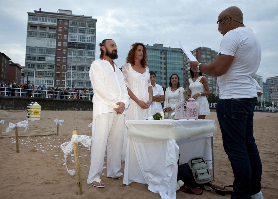 Boda ibicenca en la playa de Gijón