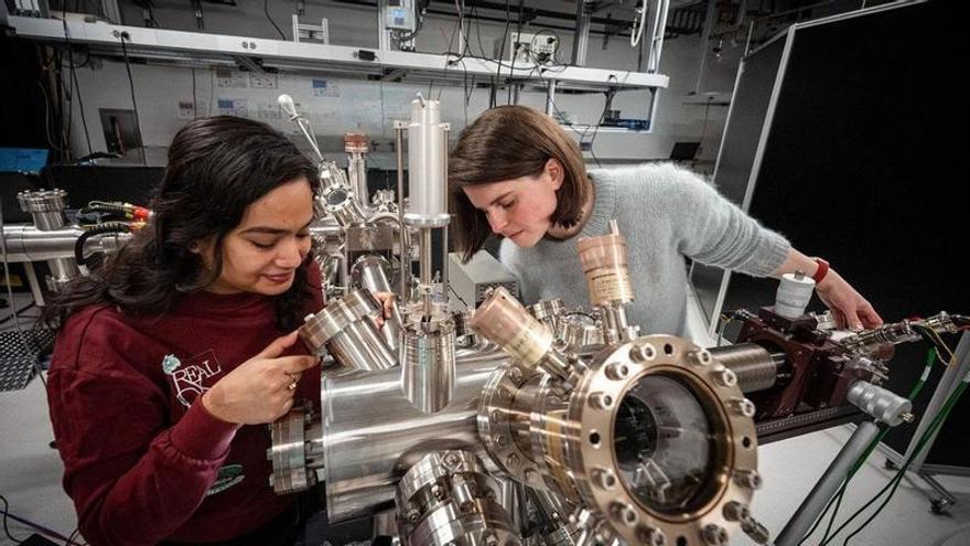 Una cámara ultrarrápida logra filmar partículas híbridas de luz y materia en movimiento