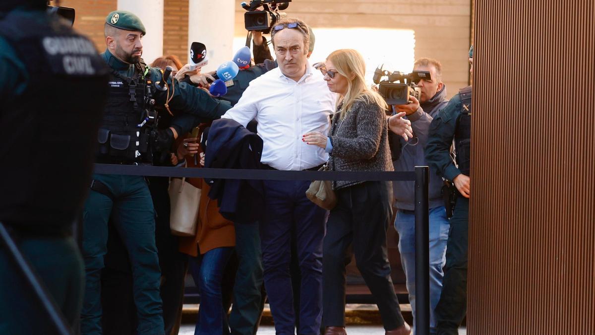 El propietario del restaurante El Ventorro, el viernes al llegar al juzgado de Catarroja.