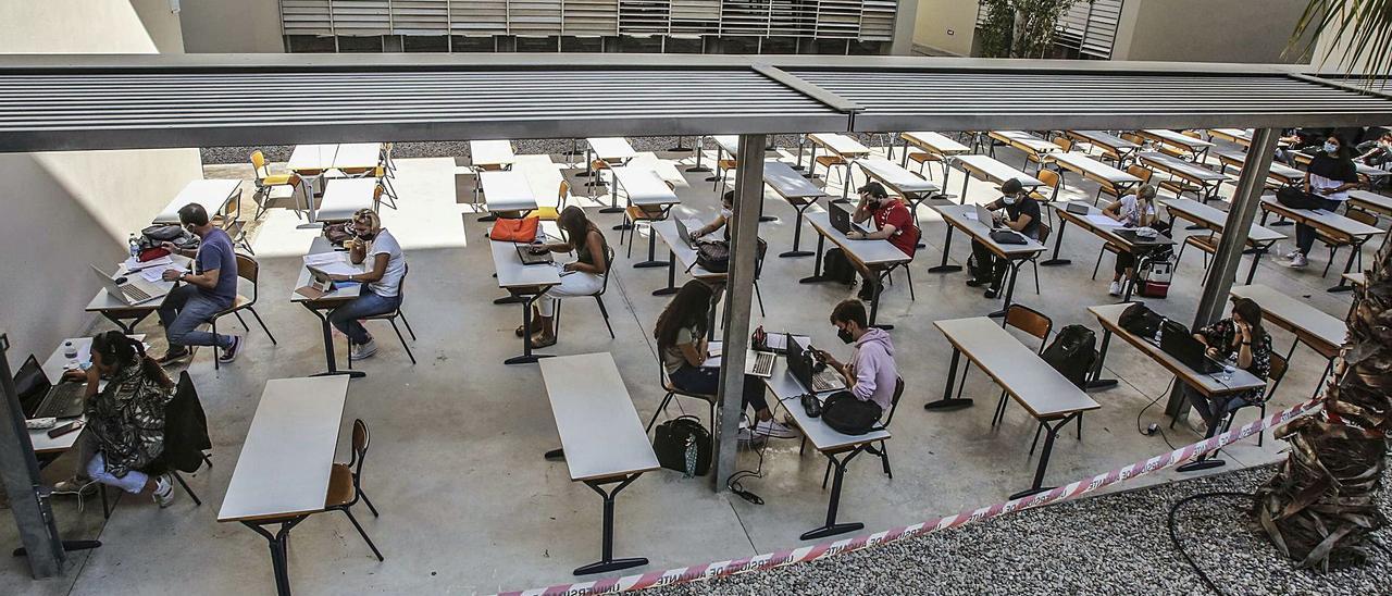 Un aula para seguir las clases online de la Universidad, en una de las medidas que preparó el Campus por la pandemia.