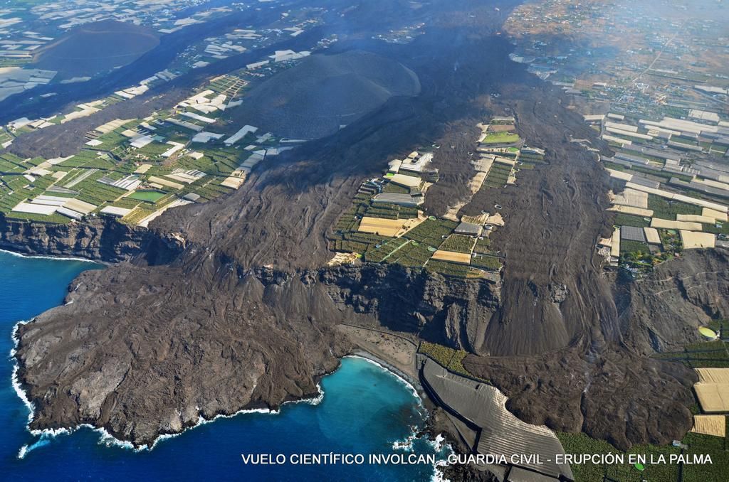 Las espectaculares imágenes aéreas de la fajana y las coladas del volcán de La Palma