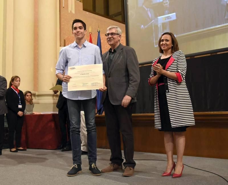 Imágenes de la ceremonia de premios por el Día de la Educación Aragonesa 2016