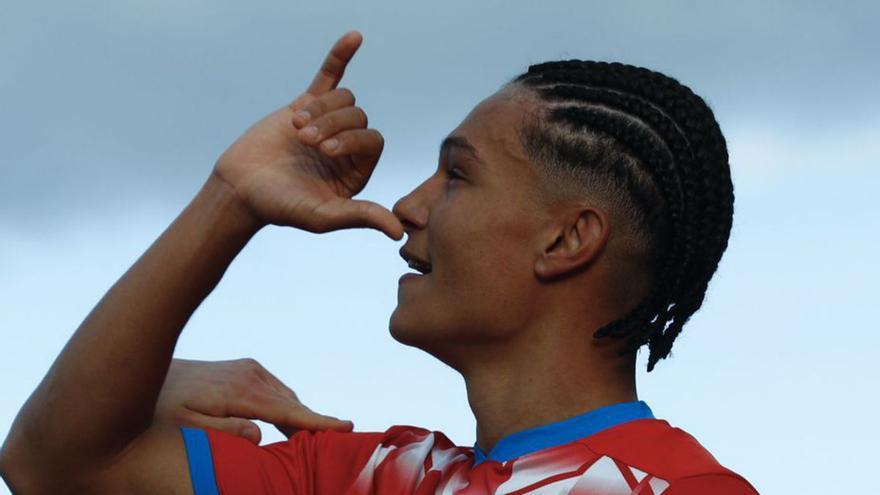 Leandro Antonetti celebra el gol que le marcó al Atlético en Copa. |  // EFE