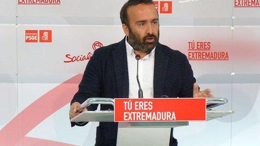 El PSOE exige a PP la expulsión del diputado de Badajoz que acudió a un homenaje a Franco