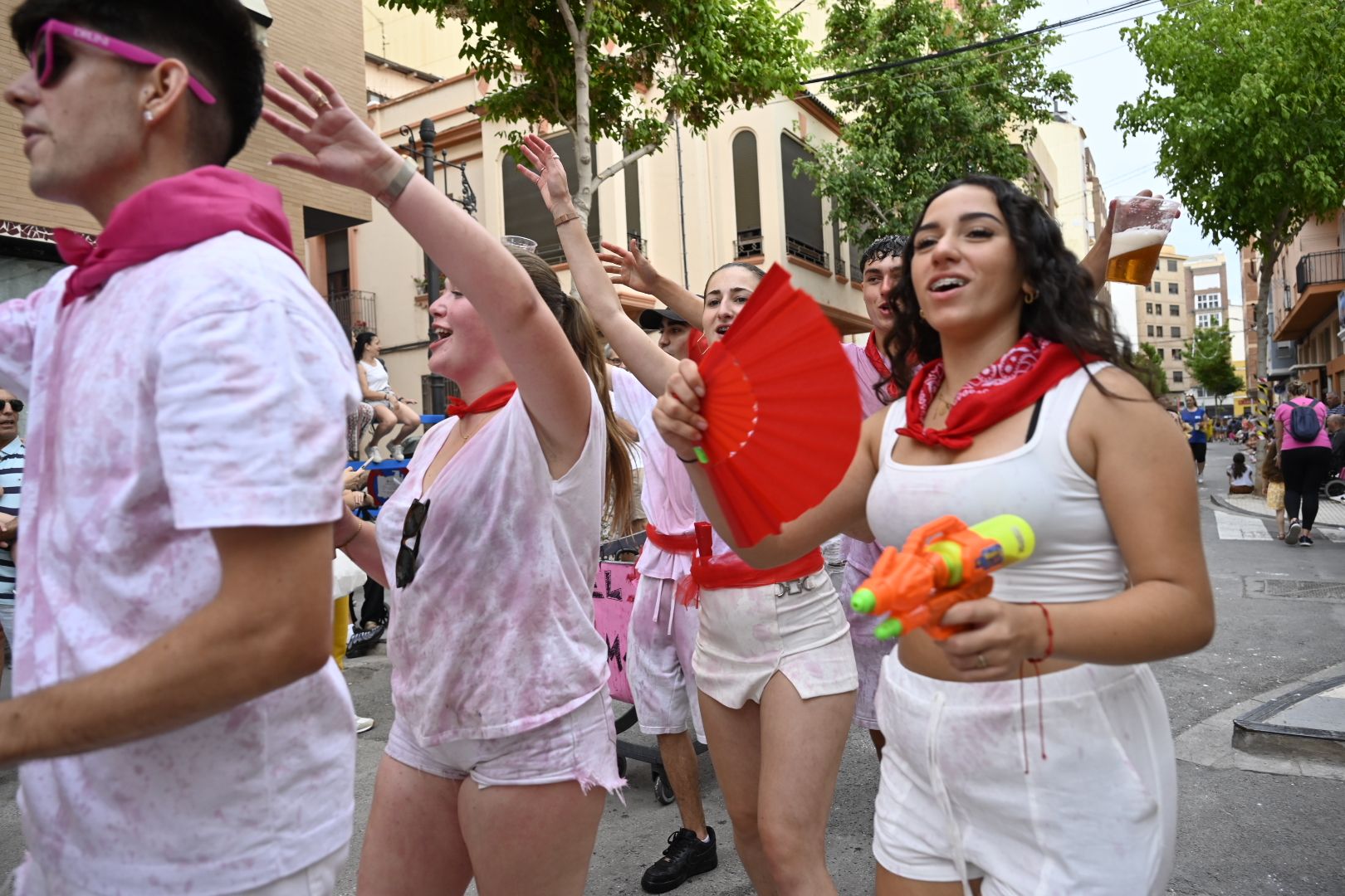 Imaginación y humor al poder en el desfile de las collas del Grau