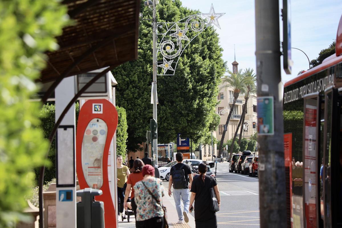 Viandantes en la ciudad de Murcia