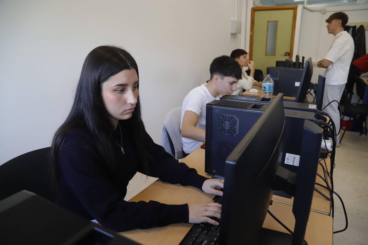 A.J.González Córdoba IES Instituto FP Trassierra Informática programación mujeres jóvenes estudiantes en carreras estudios masculinizados