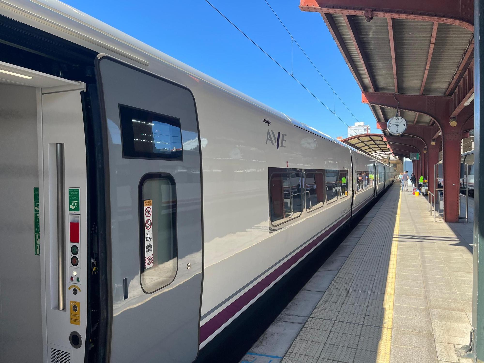 Llegada del primer tren Avril a la estación de San Cristóbal