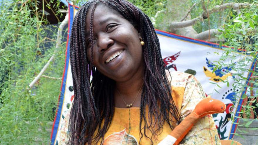 Agnès Agboton, en el patio de Casa África. | yaiza socorro