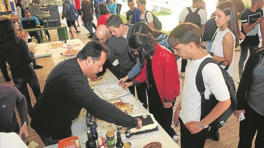 Estudiantes placentinos de fiesta, y solidarios