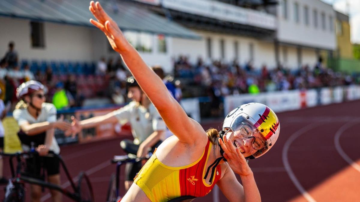 La deportista de Xàtiva Judith Tortosa celebrando uno de sus triunfos en una competición.