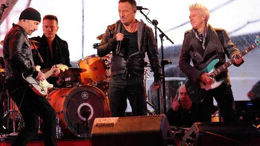 Bruce Springsteen con su banda, en el Camp Nou.