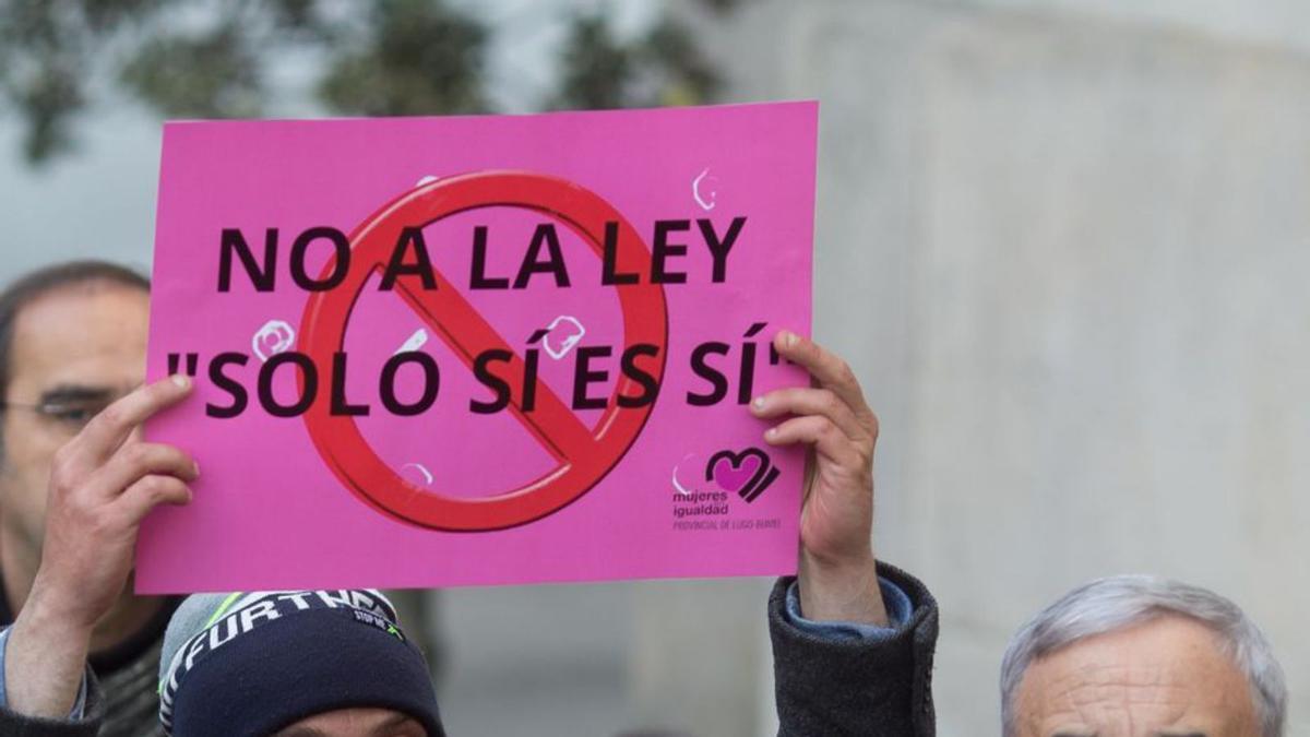 Protesta contra la ley del ‘sólo sí es sí’, en Lugo. |  // CARLOS CASTRO