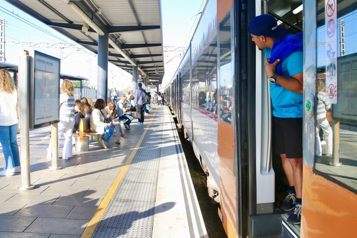 L’estació de Gavà torna a la normalitat amb el dubte sense resoldre sobre l’origen de l’avaria i el Govern a cegues