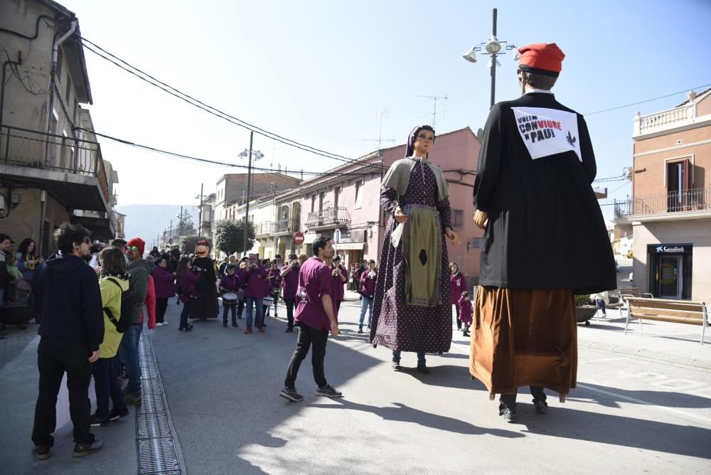 Balsareny rebutja amb cultura popular les accions