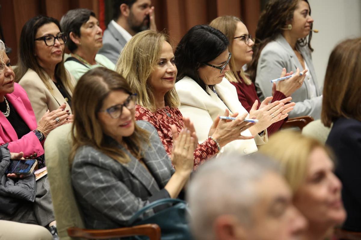 Algunas de las asistentes, esta mañana, a las ‘I Jornadas sobre Menopausia en Canarias’ organizadas en el Parlamento de Canarias.