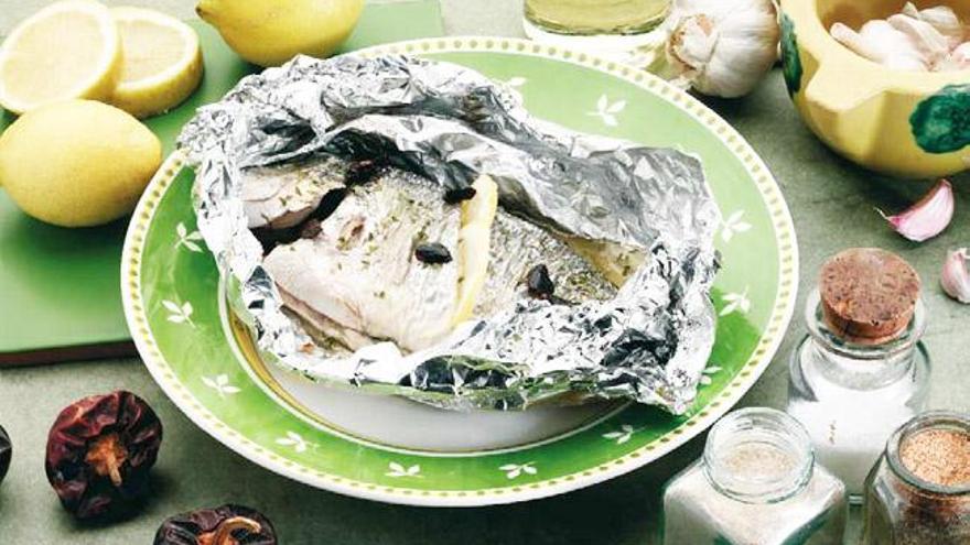 Dorada especiada en papillote.