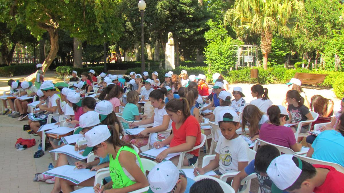 Poden participar els xiquets que cursen Educació Primària i els del primer cicle de la ESO.