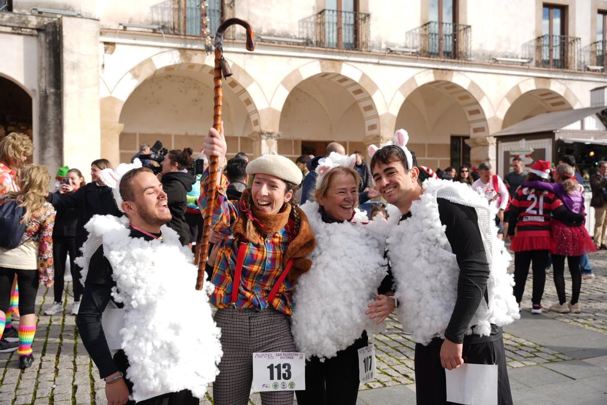 FOTOGALERÍA | Los mejores disfraces de la San Silvestre de Badajoz, en imágenes