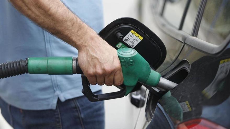 El preu mitjà de la gasolina es menja el descompte del Govern fins a arribar a màxims històrics