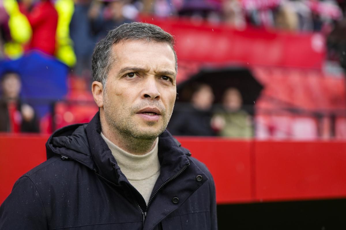 Luis Castro, en su primer partido en el banquillo del Levante UD.