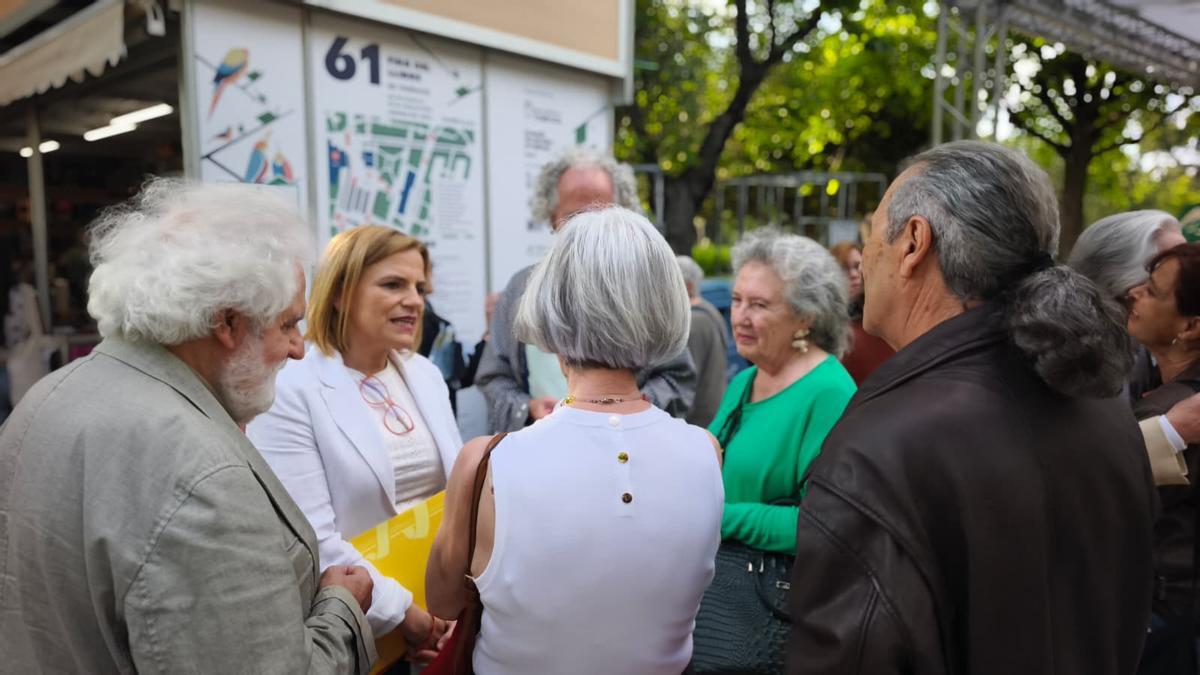 Pilar Bernabé presenta 'Agraït amb la vida' de Ricard Pérez Casado en la Fira del Llibre de València