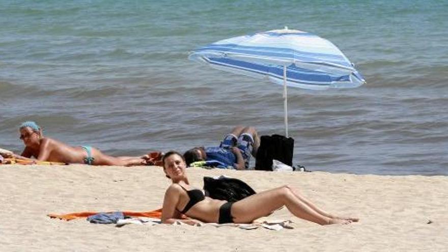 Ohne Sonnencreme wird der Strandaufenthalt garantiert zur Tortur