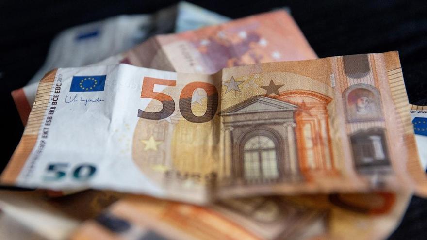 Encuesta CIS: Solo el 20% de los españoles creen que pagan más impuestos quienes más tienen