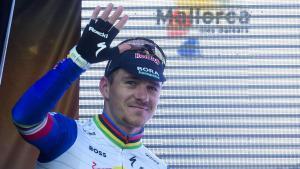 Evenepoel celebrando su victoria en la Challenge Mallorca