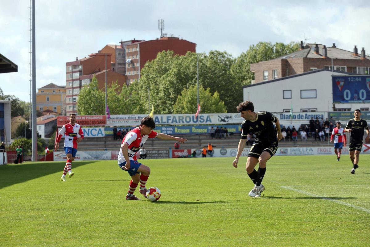 Las imágenes del duelo trascendental entre el Arosa y el Compostela Las imágenes del duelo trascendental entre el Arosa y el Compostela