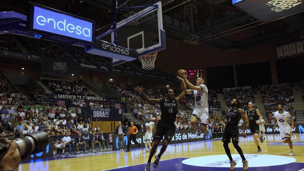 El Monbus Obradoiro perdió contra el Bilbao Basket por un punto a falta de ocho segundos