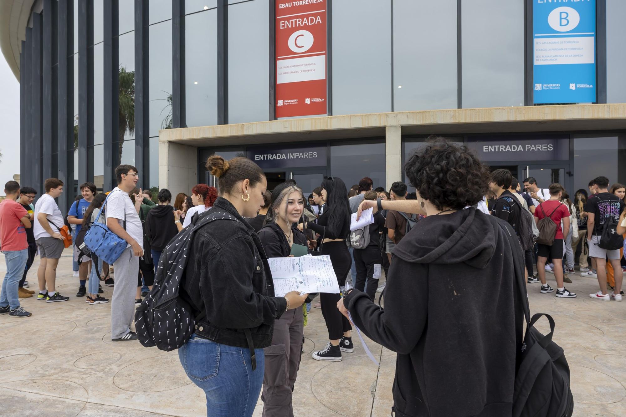 456 estudiantes de seis municipios están realizando las pruebas de la EBAU en el Auditorio Internacional de Torrevieja