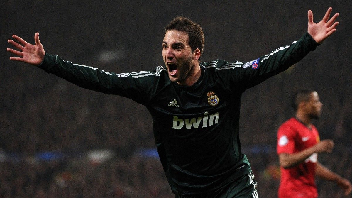 Higuaín, celebrando un gol con el Madrid