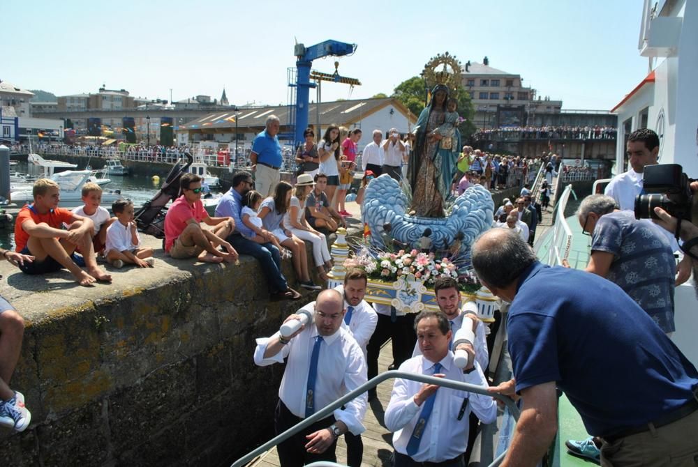 Procesión de la Virgen de la Barca en Navia