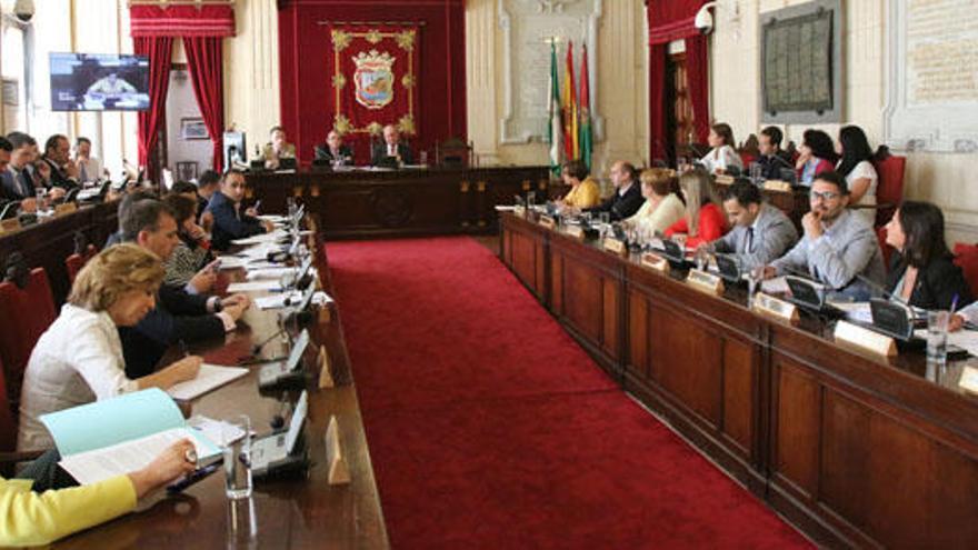 La nueva corporación se estrenó con un pleno extraordinario.