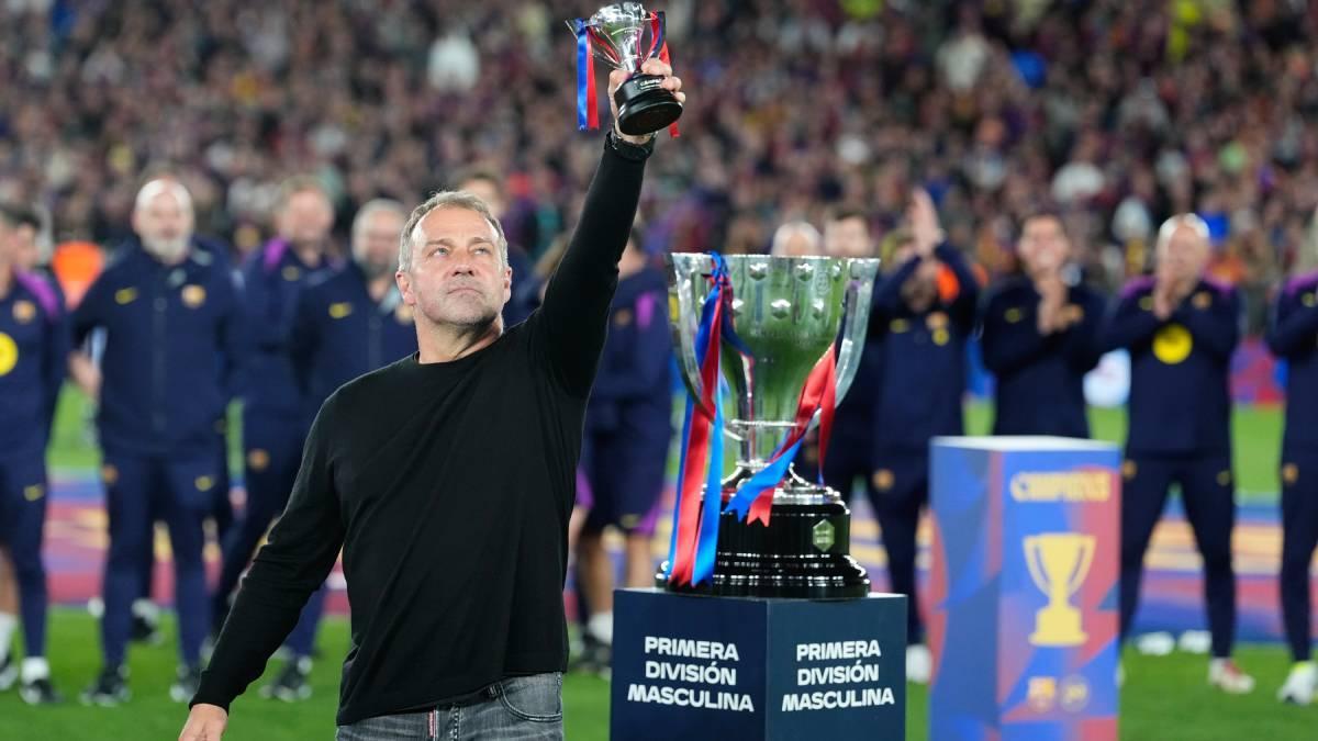 Hansi Flick levanta al cielo el título de campeón de Liga