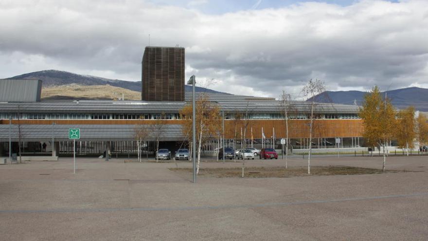 L&#039;accés principal i de la façana de l&#039;Hospital de Cerdanya