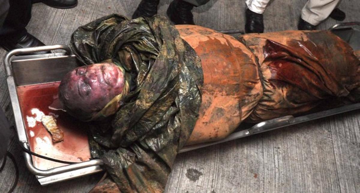 El cos de l’abatut líder de les FARC ’Mono Jojoy’ a l’aeroport militar de Catam a Bogotà, Colòmbia.