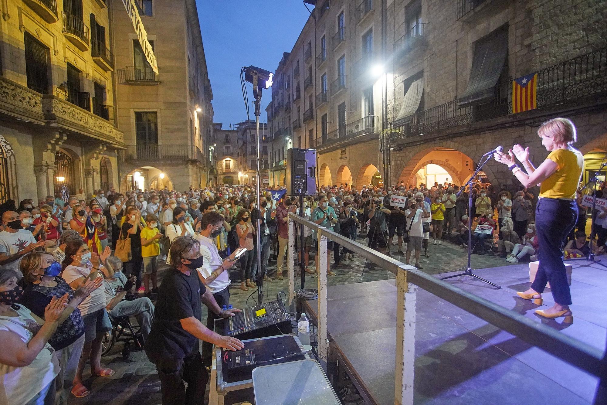 Carme Forcadell, a la plaça del Vi