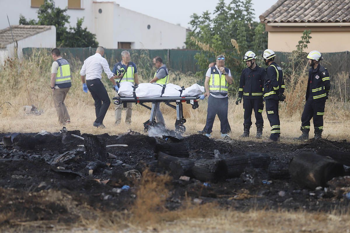 Los bomberos hallan el cadáver de un hombre en un incendio de pastos en Villarrubia