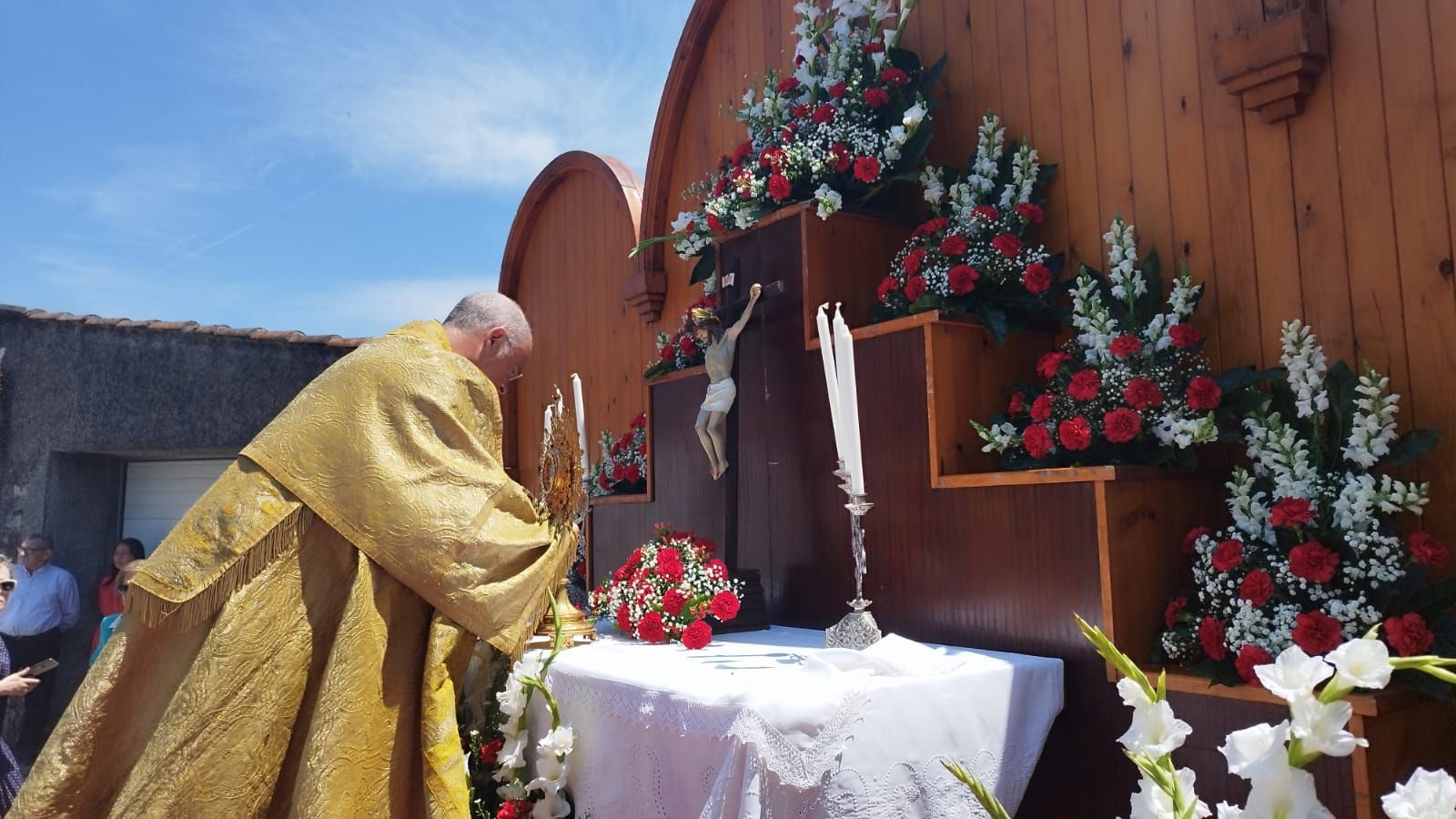 Así luce Cué durante sus fiestas de La Sacramental, en Llanes