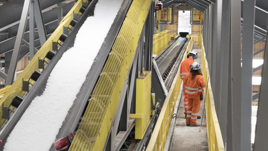 Interior de la planta de sal d&#039;ICL a Súria.