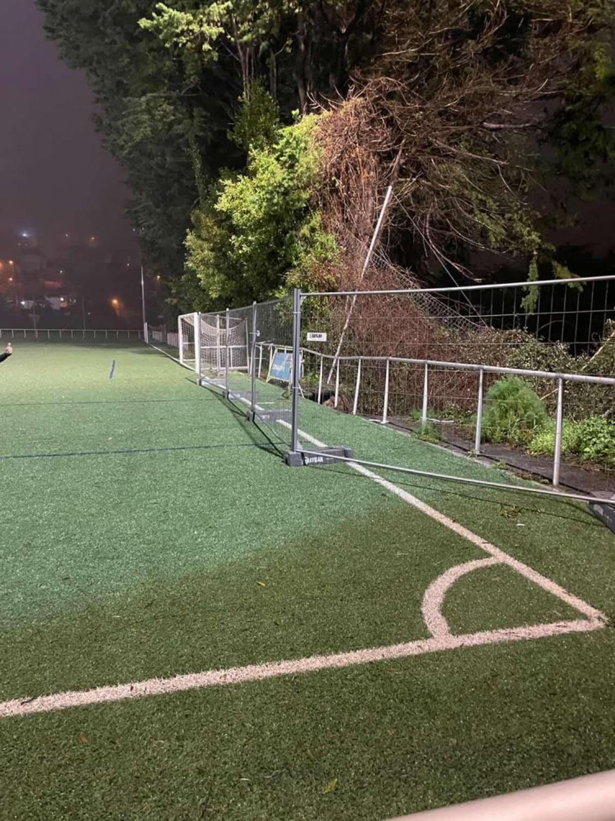 A la derecha, la zona afectada en el campo de la ETEA.