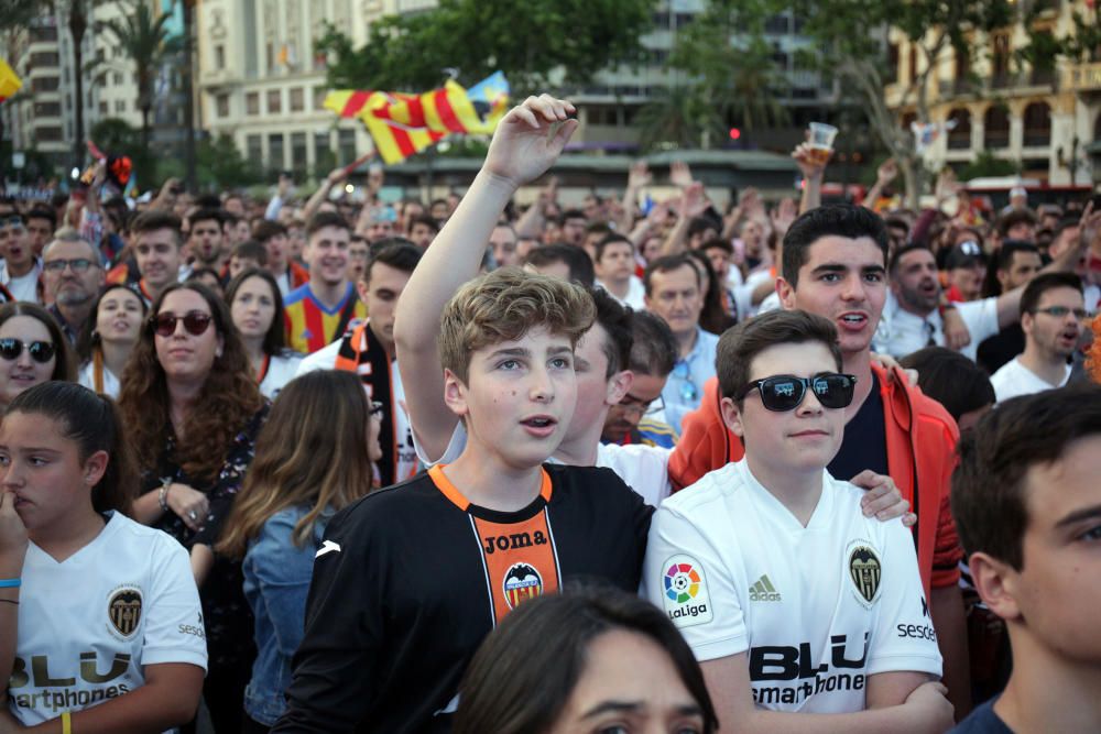 Ambiente en la plaza del Ayuntamiento de València